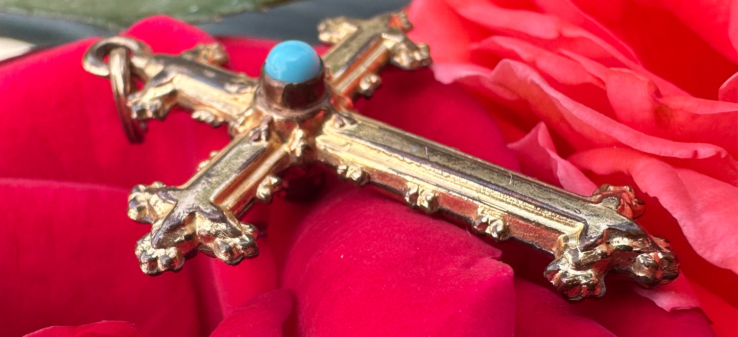 Pendentif croix gothique en or
