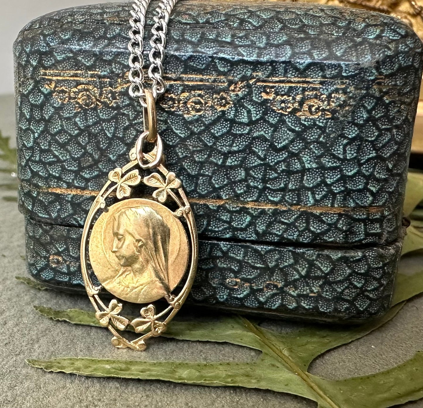 Openwork 18K Gold Necklace Pendant