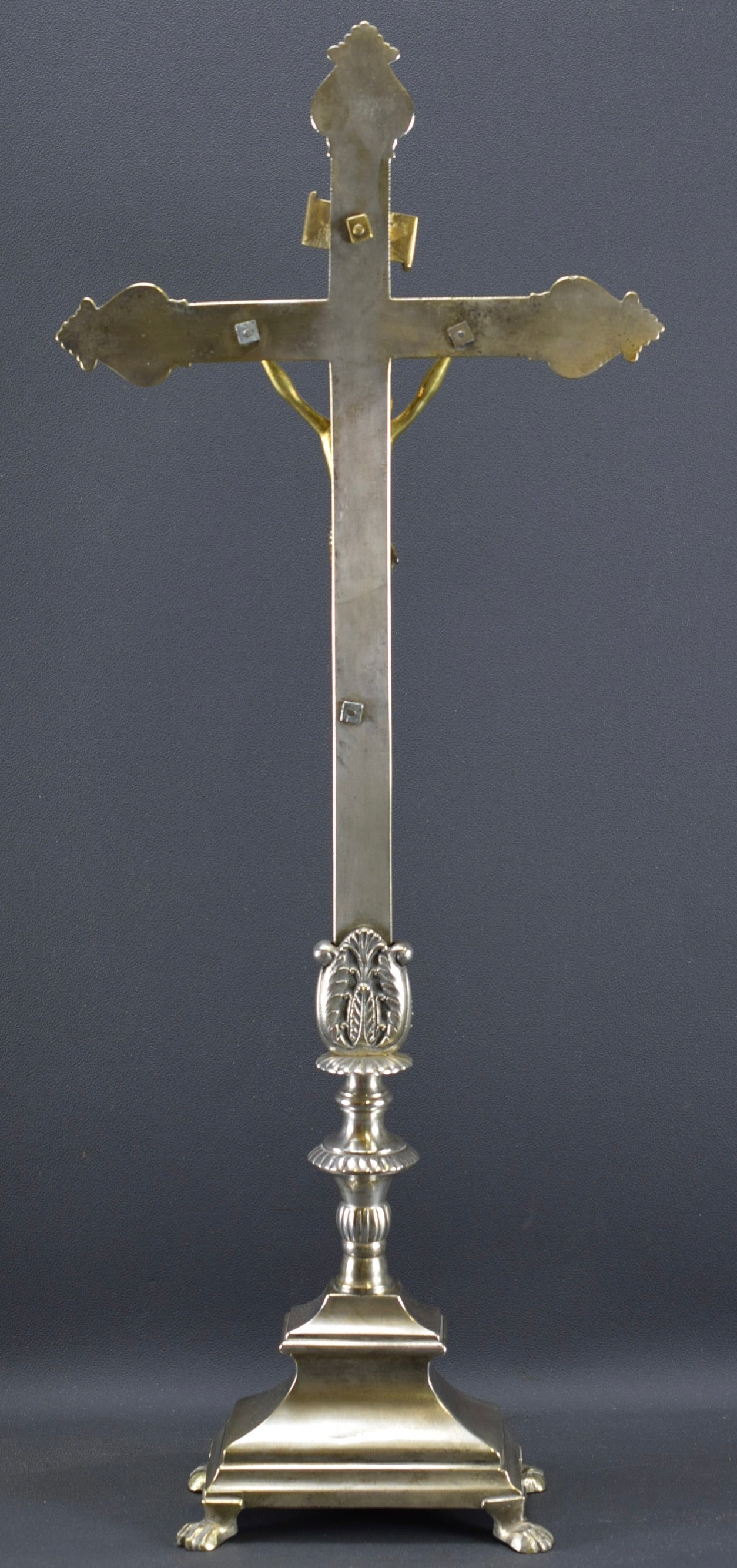 Crucifix d'autel en bronze argenté
