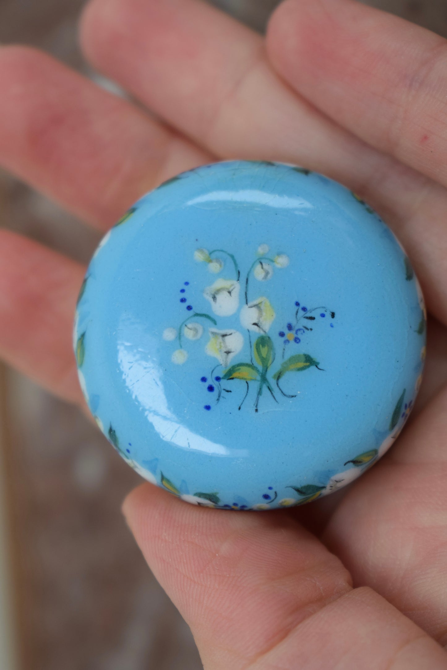 Boîte à pilules en émail