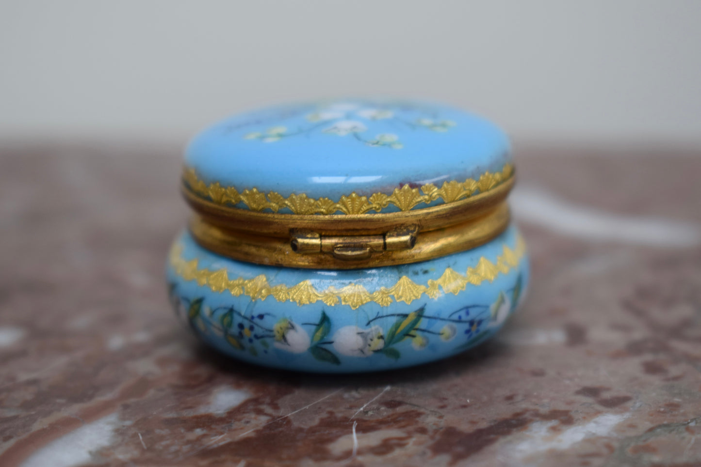 Boîte à pilules en émail