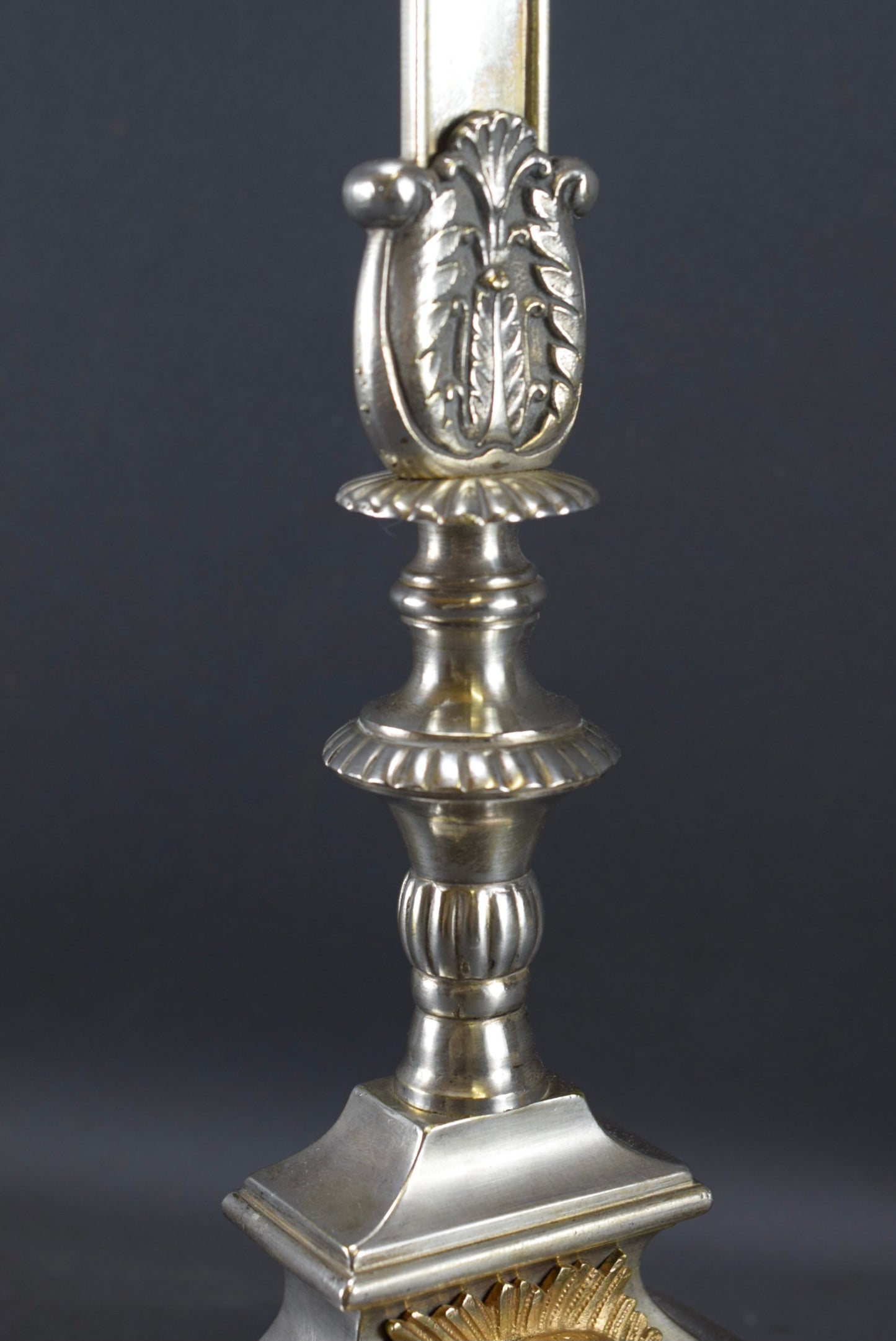 Crucifix d'autel en bronze argenté