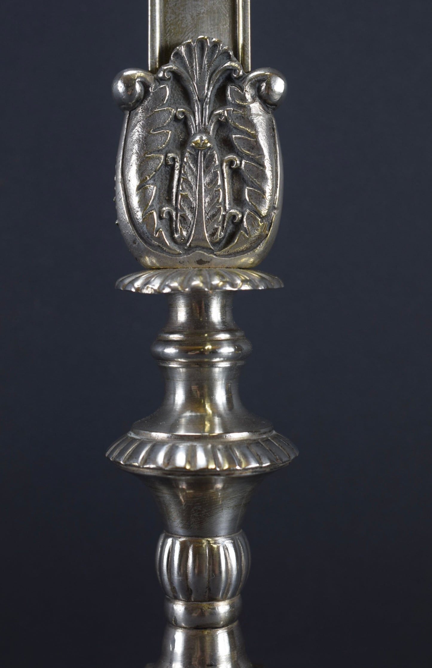 Crucifix d'autel en bronze argenté