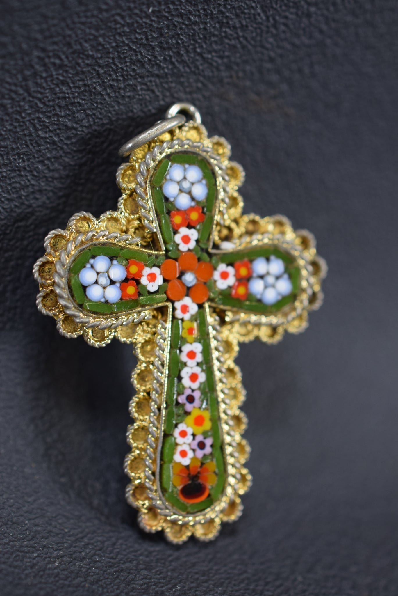 Micro Mosaic Cross Red & Green