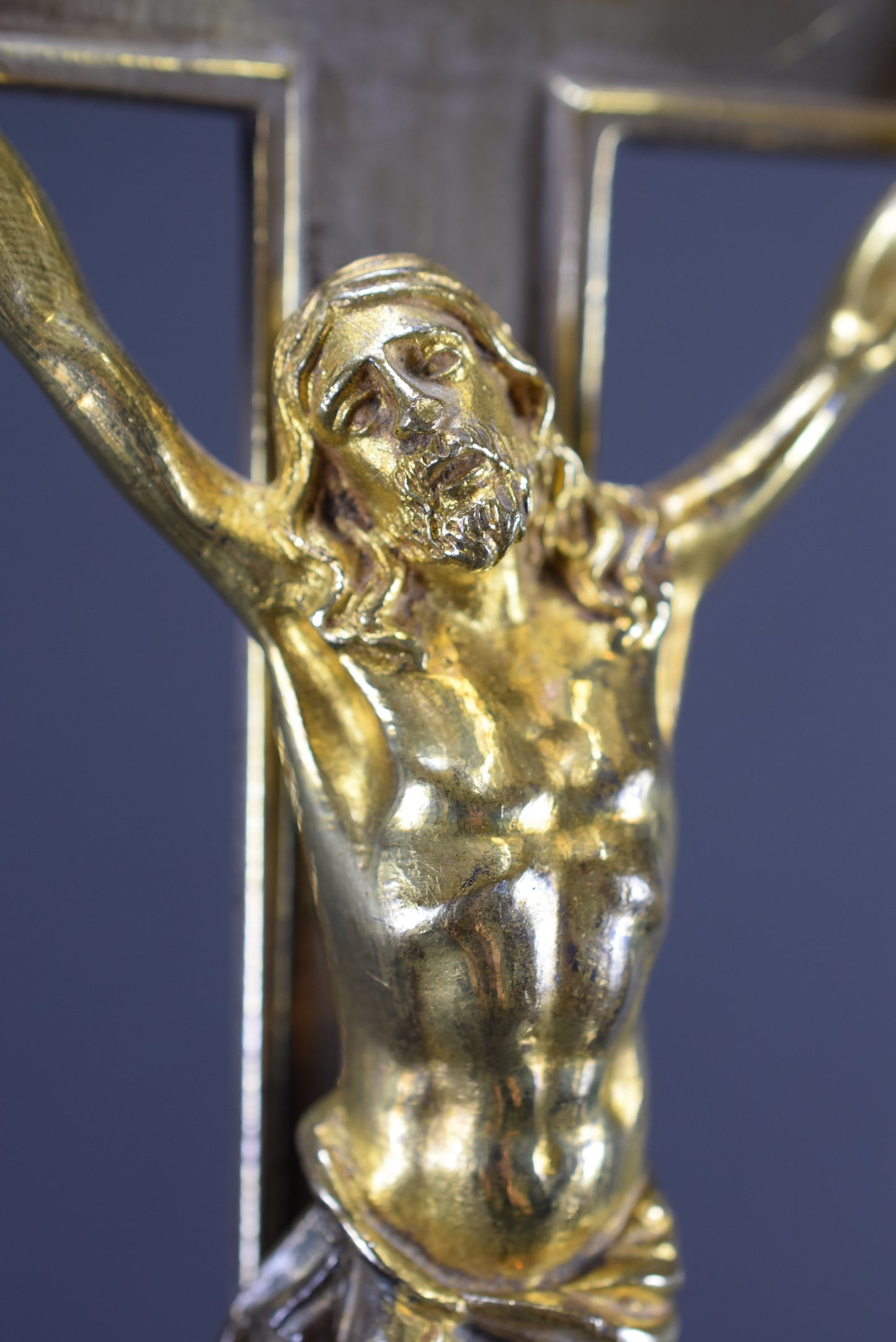 Crucifix d'autel en bronze argenté