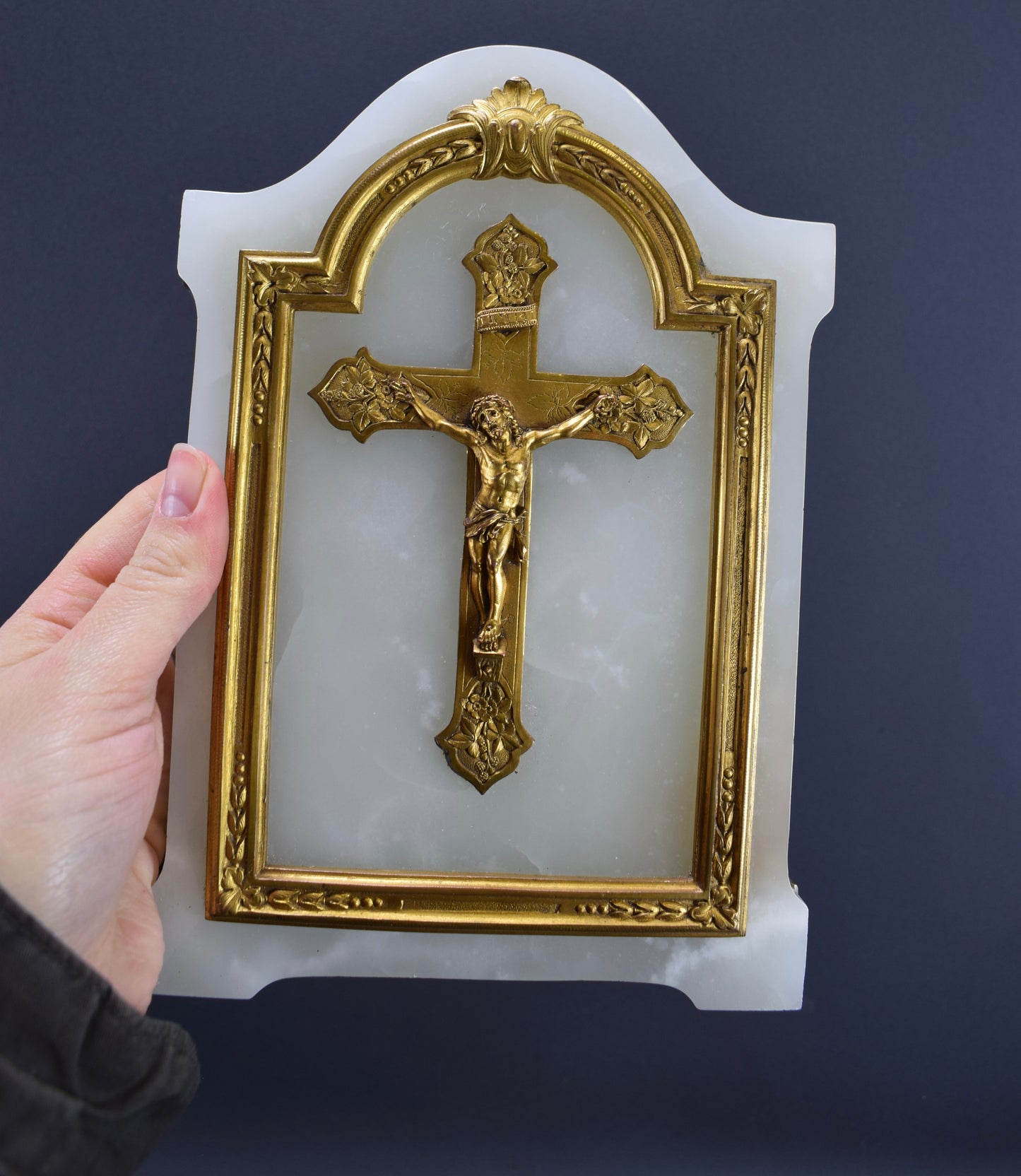 Crucifix mural blanc et doré
