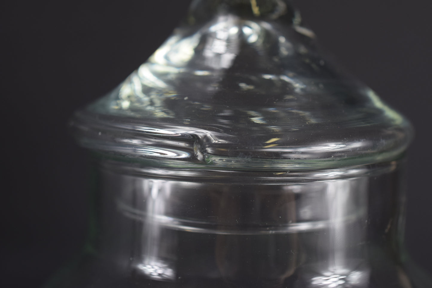 Pot en verre soufflé à la main avec couvercle