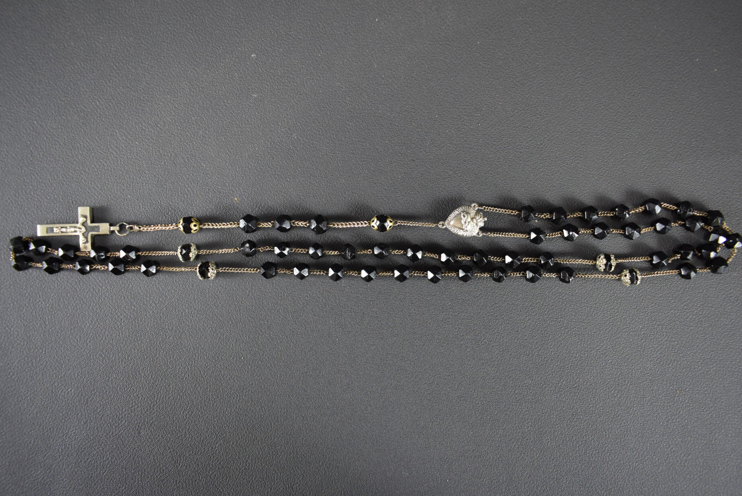 Chapelet de perles noires