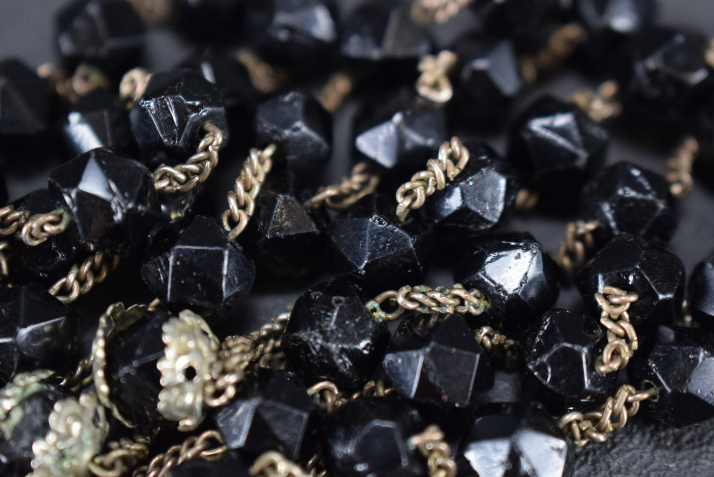 Chapelet de perles noires