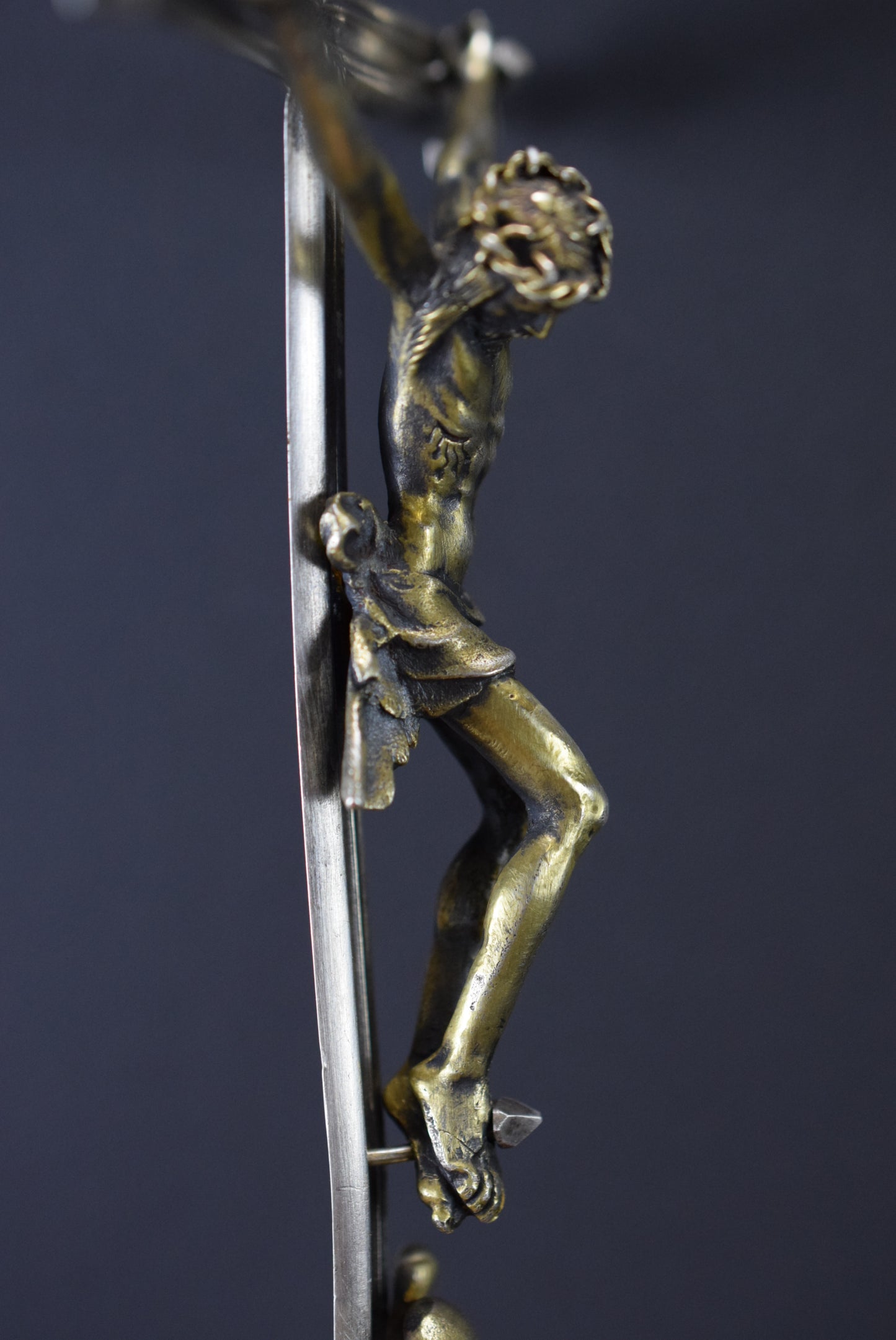 Crucifix mural ancien