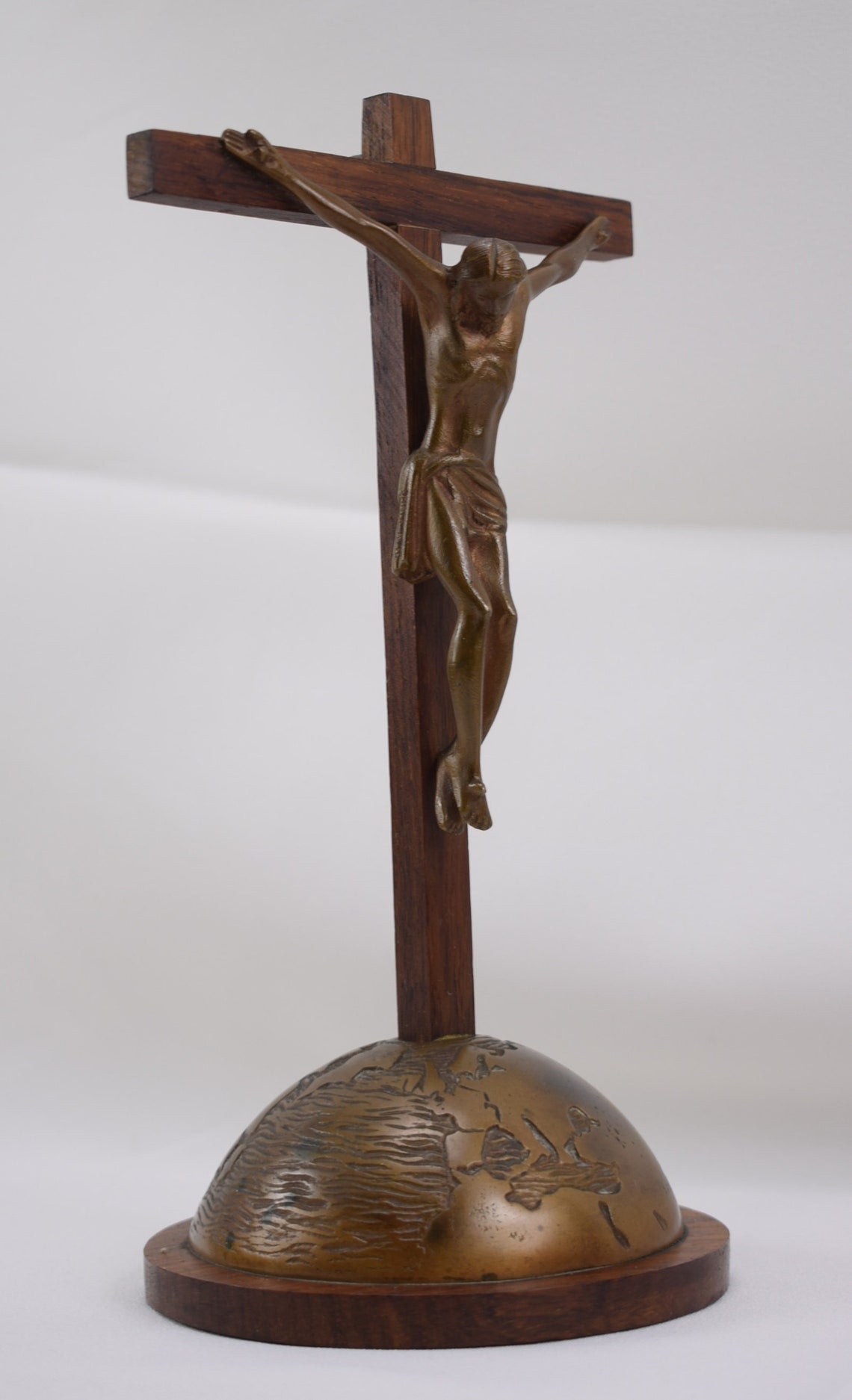Crucifix en bronze du milieu du siècle