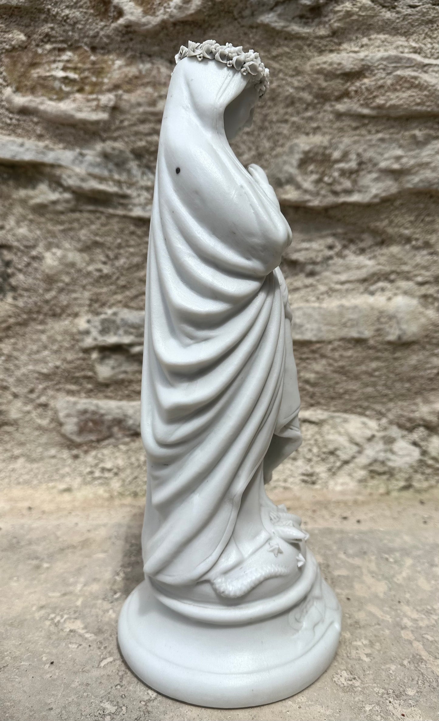 Statue de Marie en biscuit de porcelaine