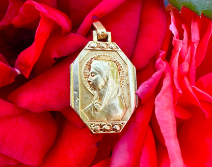 Oria Mary Pendant