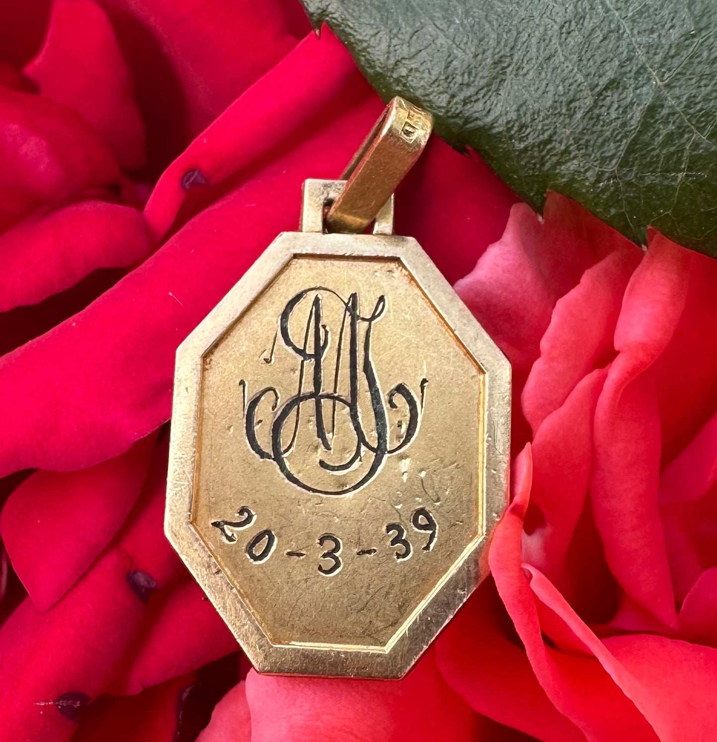 Oria Mary Pendant