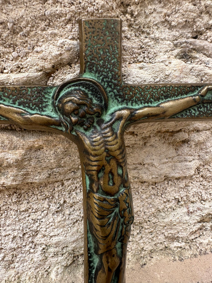 Crucifix mural en bronze Max Le Verrier