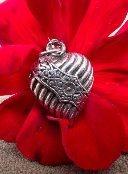 Edwardian Heart Puff Charm