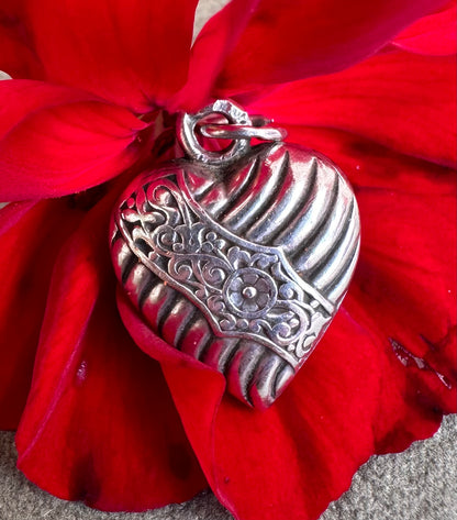 Edwardian Heart Puff Charm