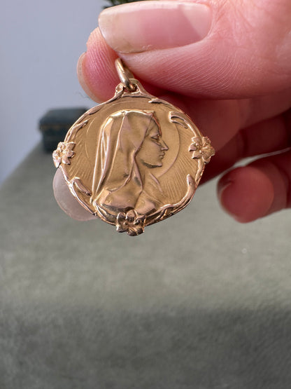 Art Nouveau 18K Gold Mary Pendant