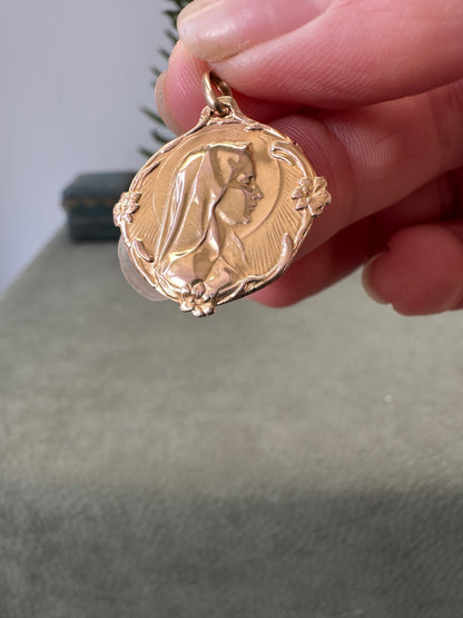 Art Nouveau 18K Gold Mary Pendant