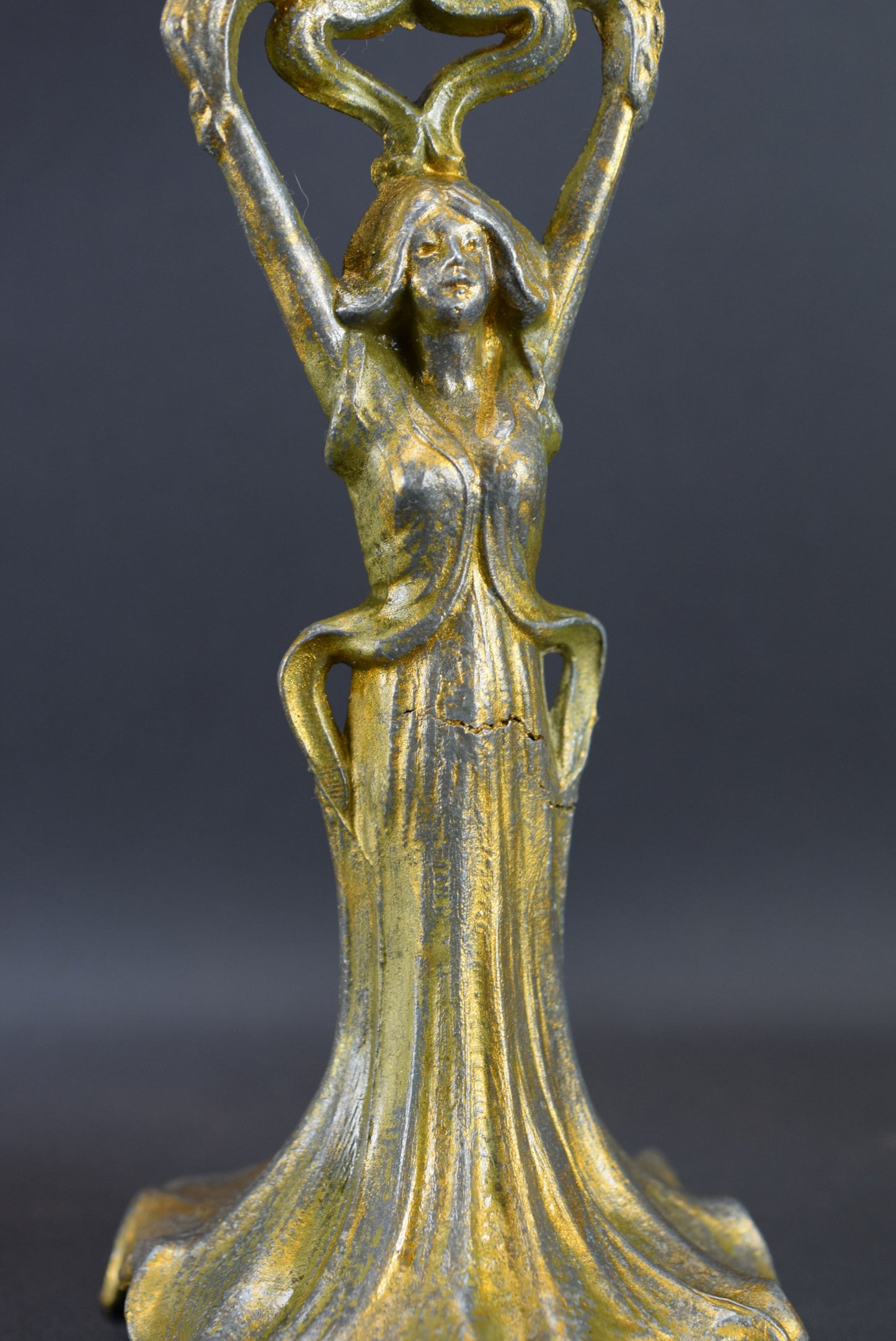 Art Nouveau Woman Comport