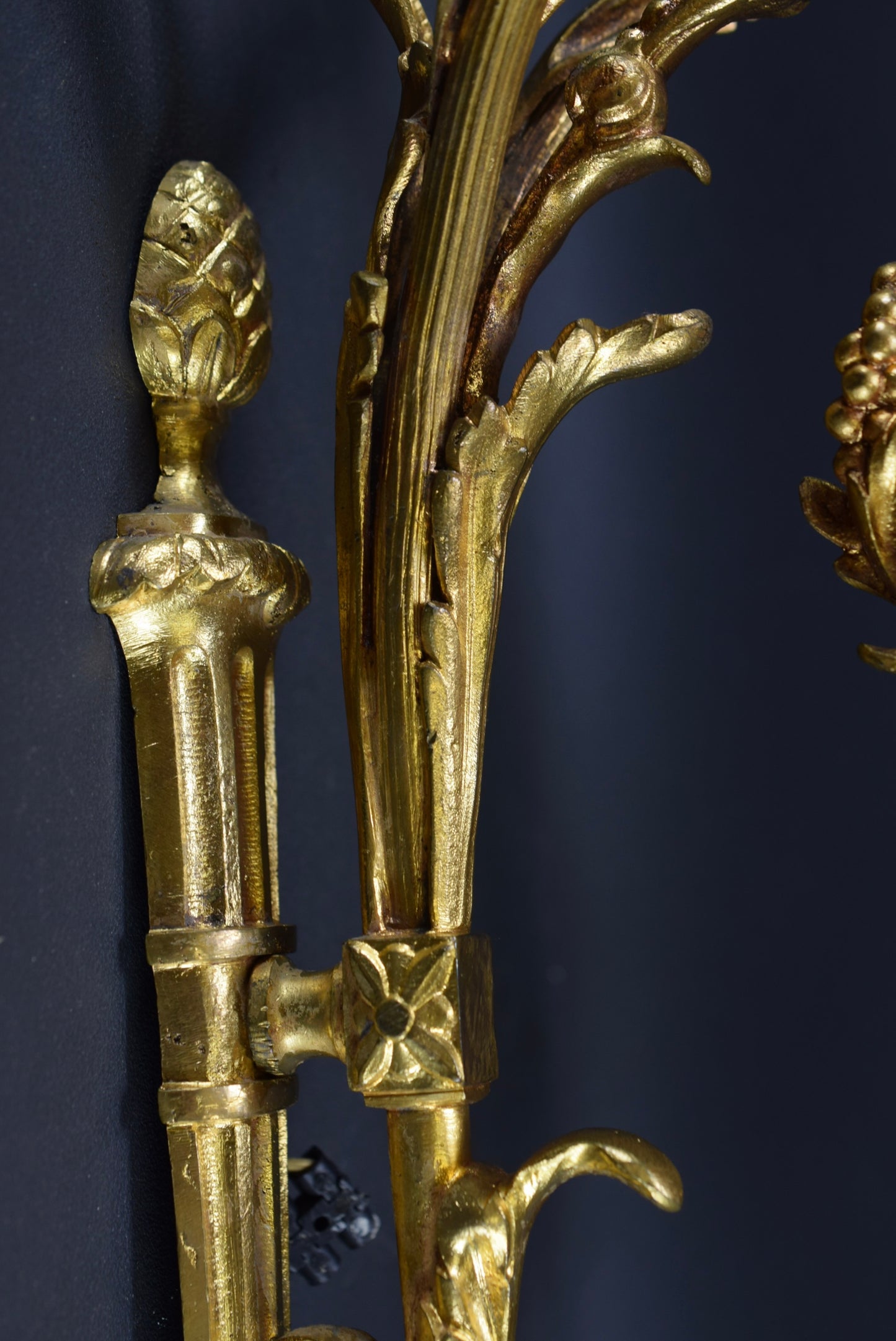 Grande applique murale jumelle en bronze