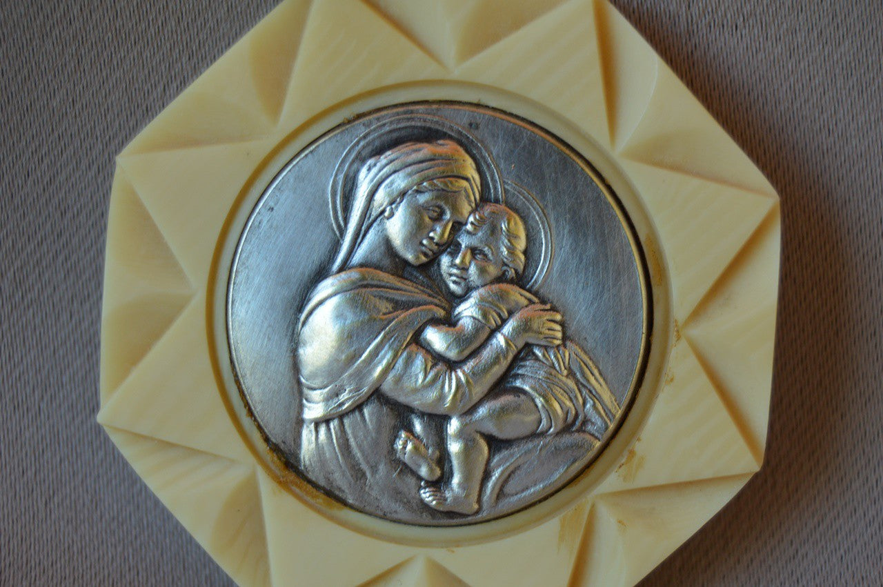 Art Deco Cradle Medal - Charmantiques