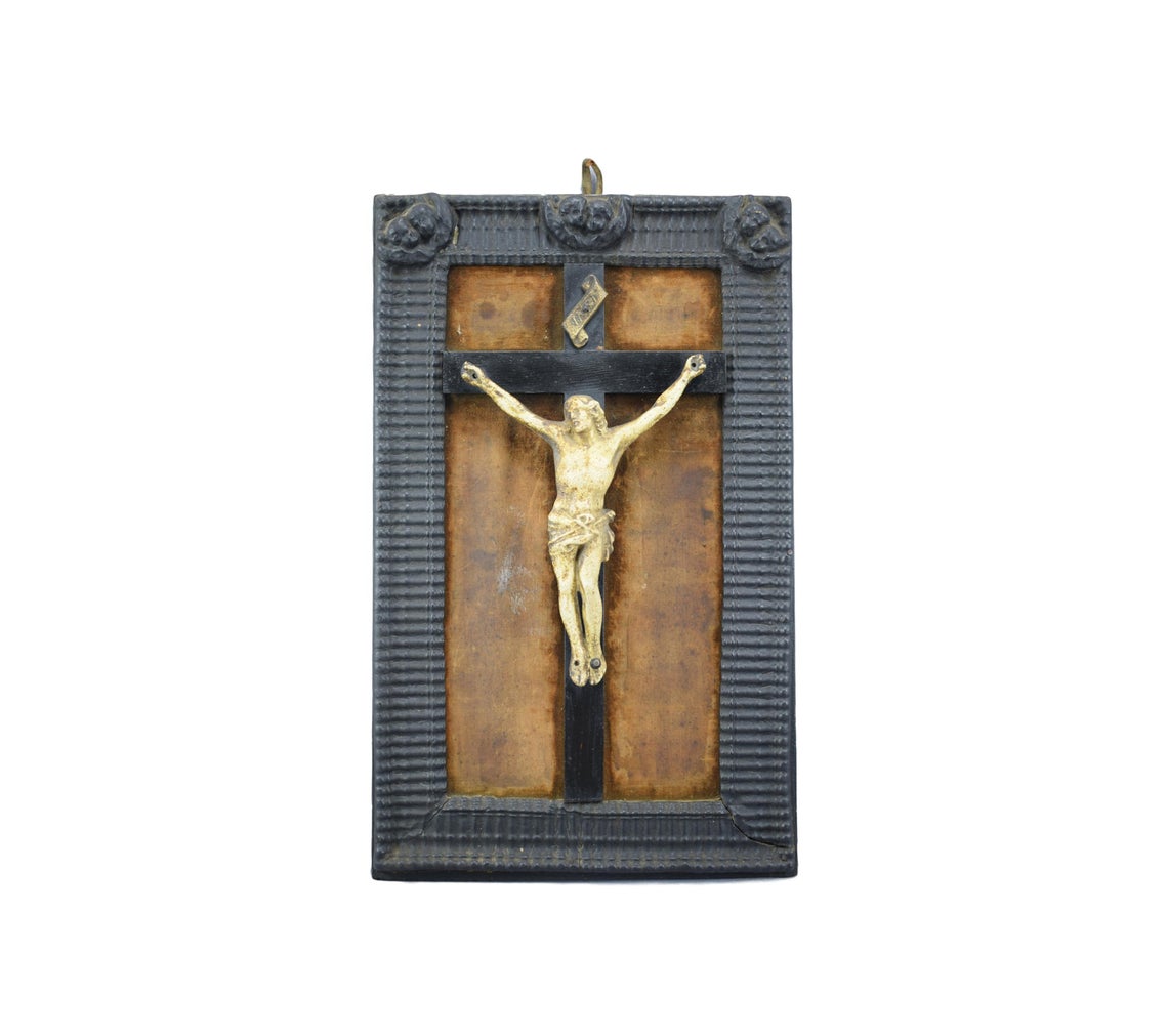 18th.C Crucifix Wall Frame - Charmantiques