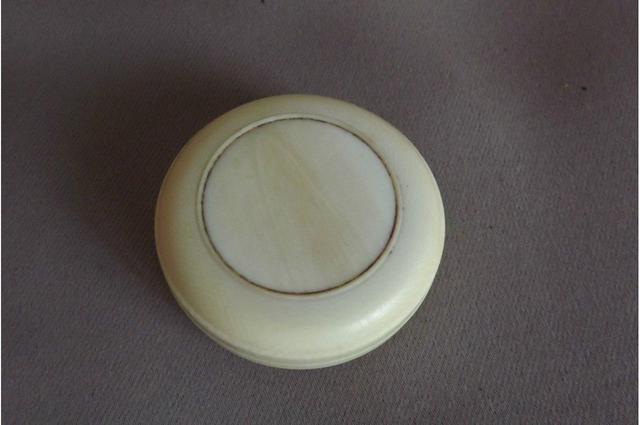 Ivory Snuff Box - Charmantiques