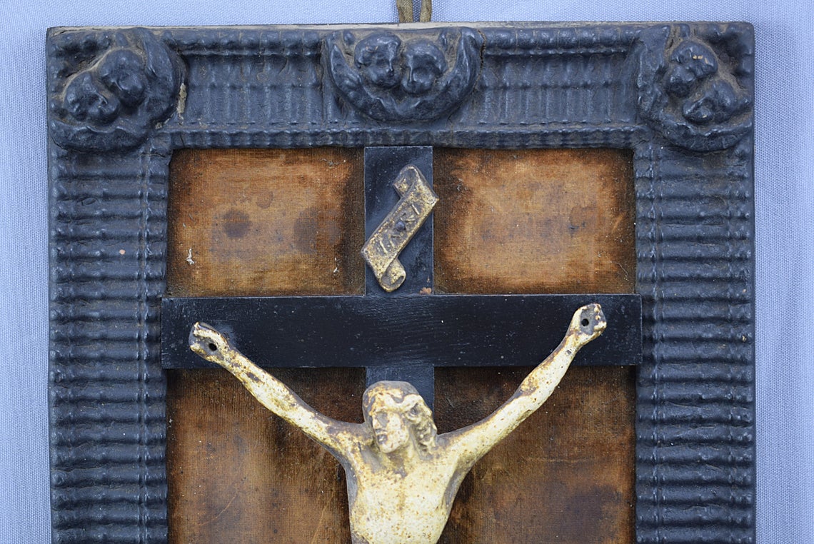 18th.C Crucifix Wall Frame - Charmantiques