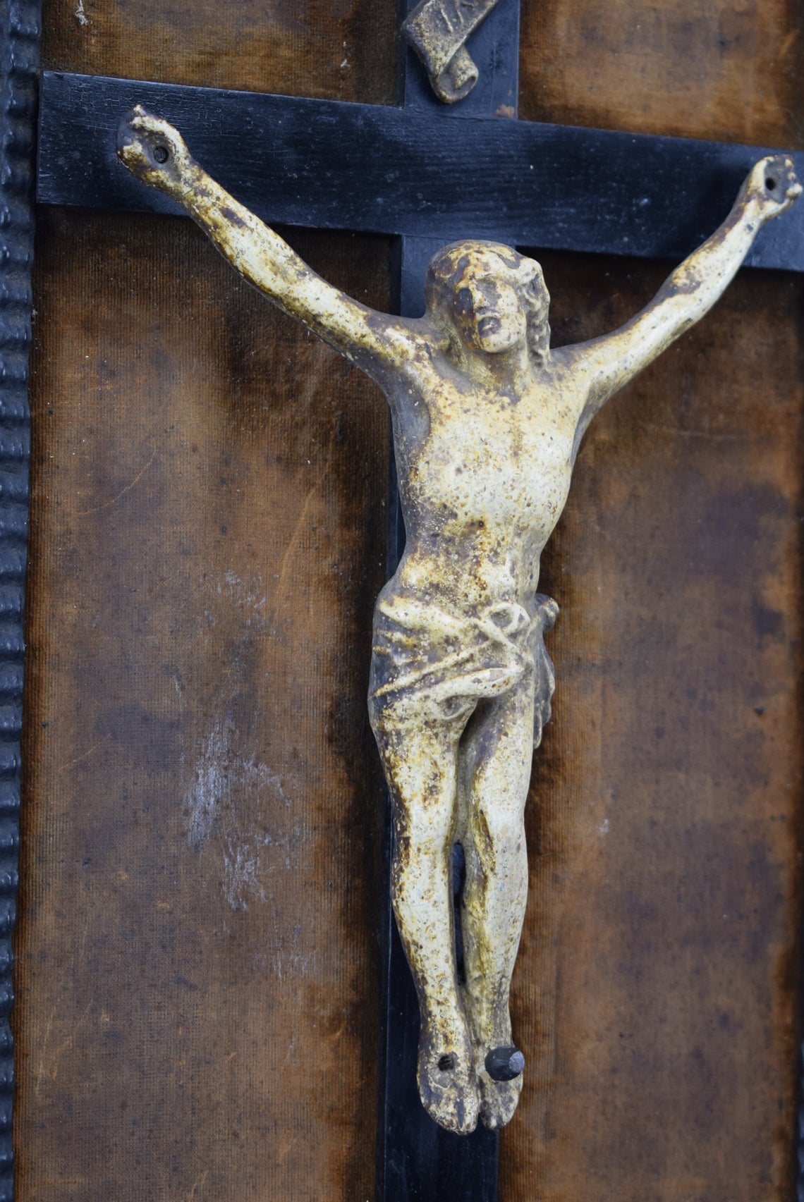 18th.C Crucifix Wall Frame - Charmantiques