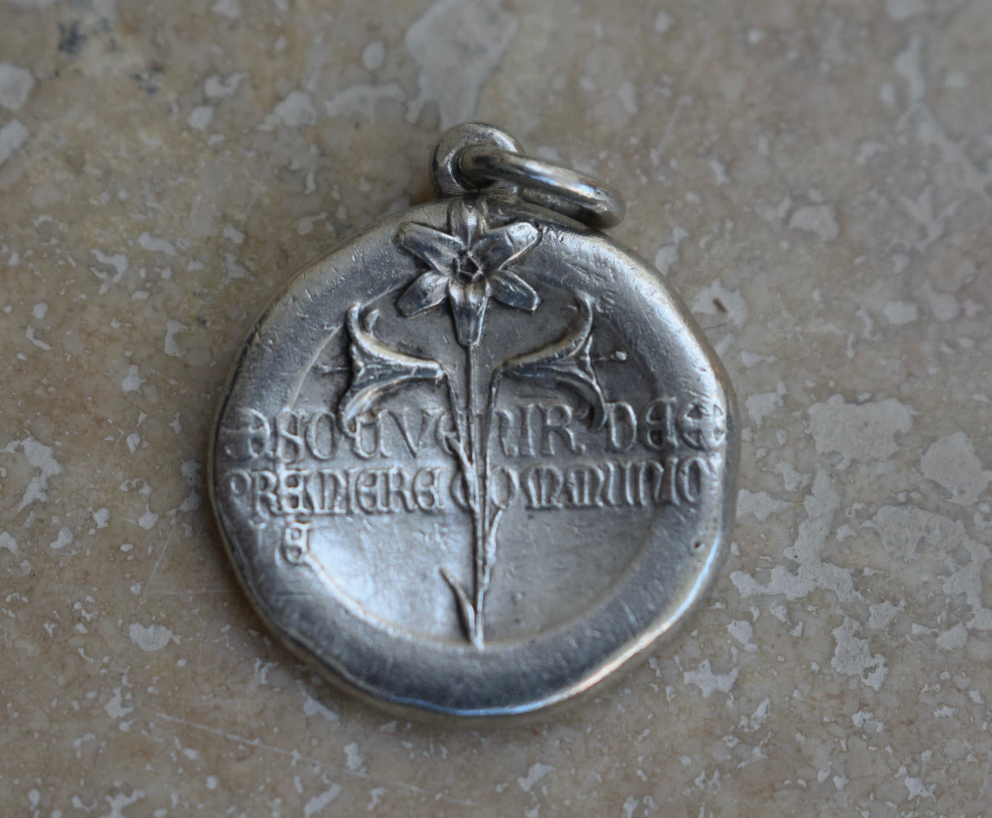 Médaille de communion Art Nouveau avec Marie