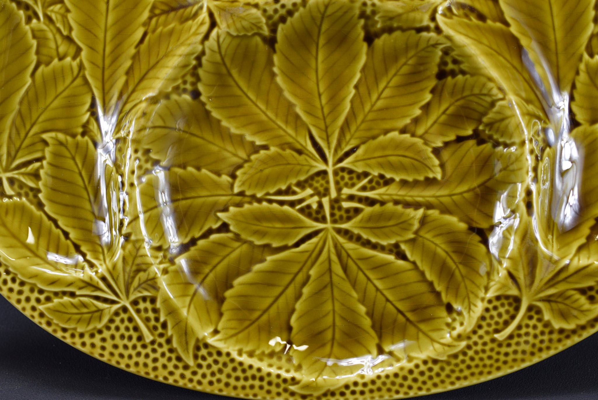 Green Majolica Leaf Plate Tray by Gien Garden House Tableware Crackers Hors d'Oeuvre Appetizer