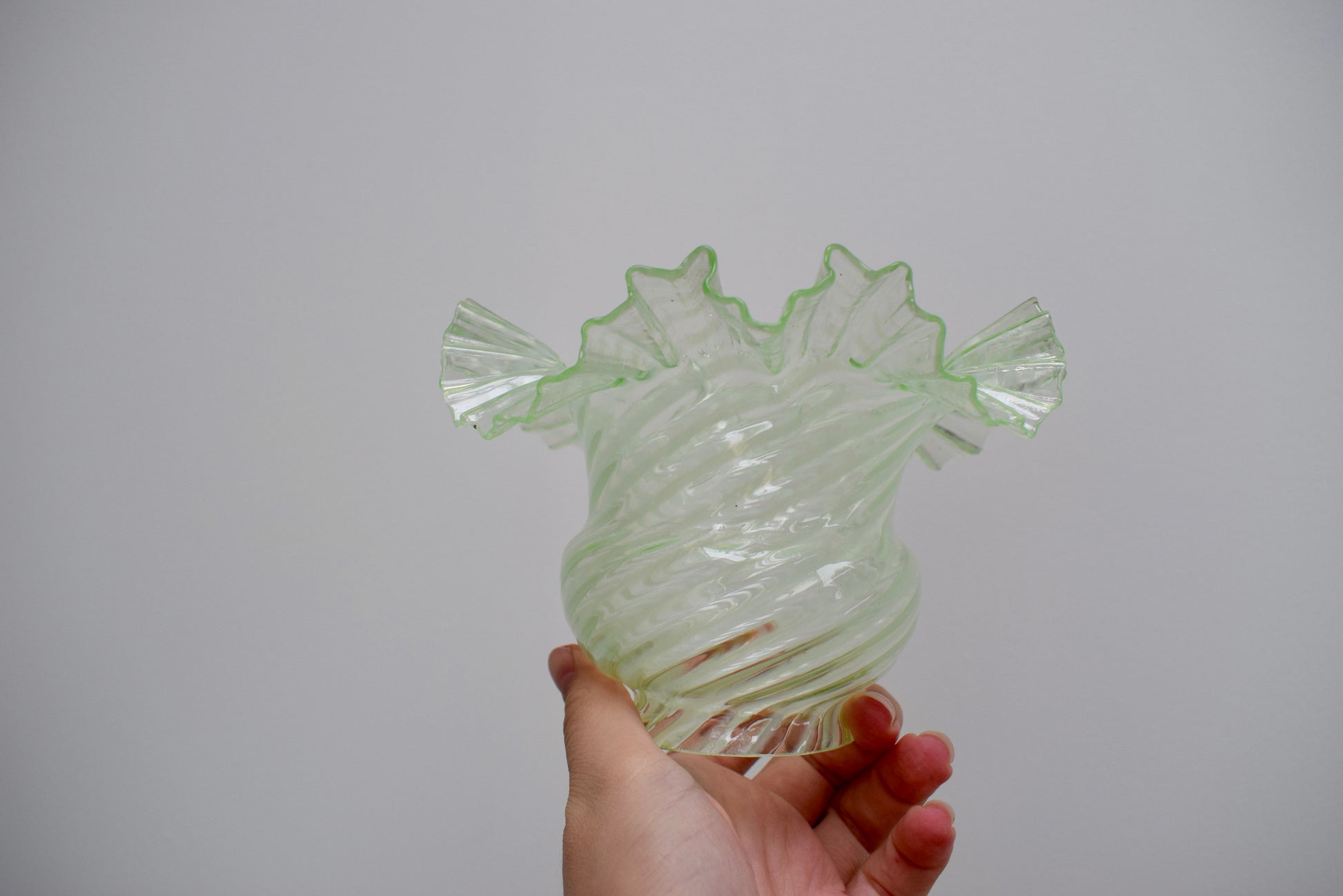 Opalescent Uranium Vaseline Swirl Glass Lamp Shade Kerosene Oil