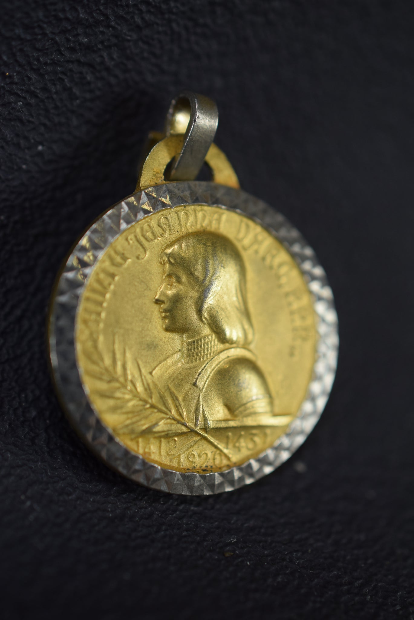 Jon of Arc Medal Gold-plated