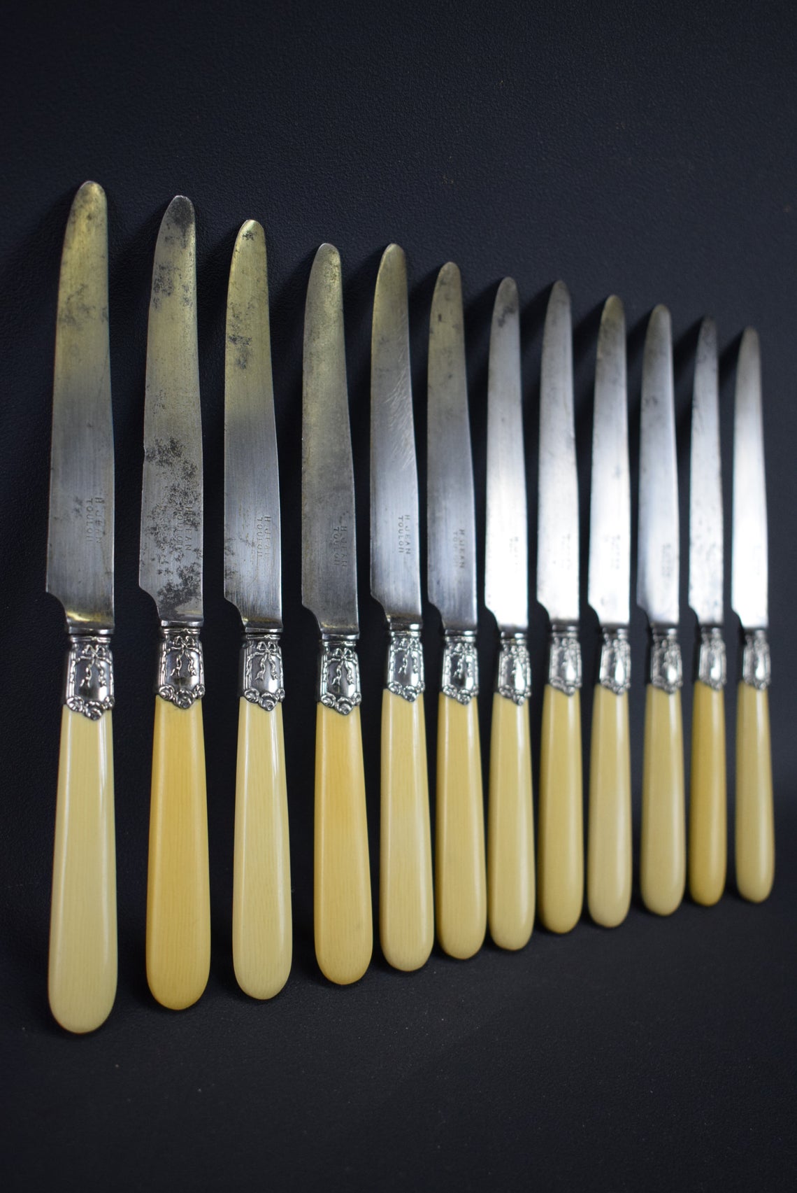 Set of 12 Knives - Charmantiques