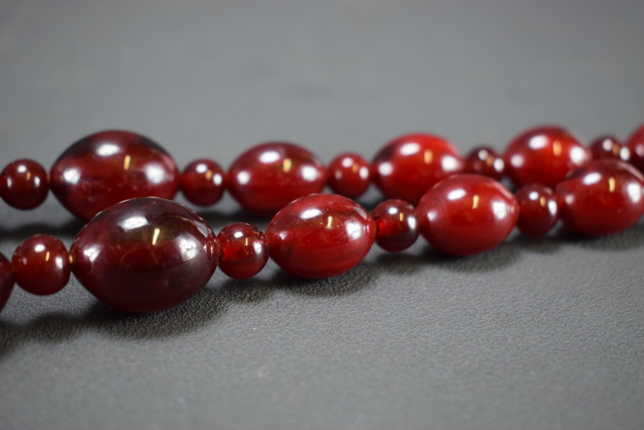 Faturan Graduated Red Cherry Amber Bakelite Beads Necklace 84g Art Deco