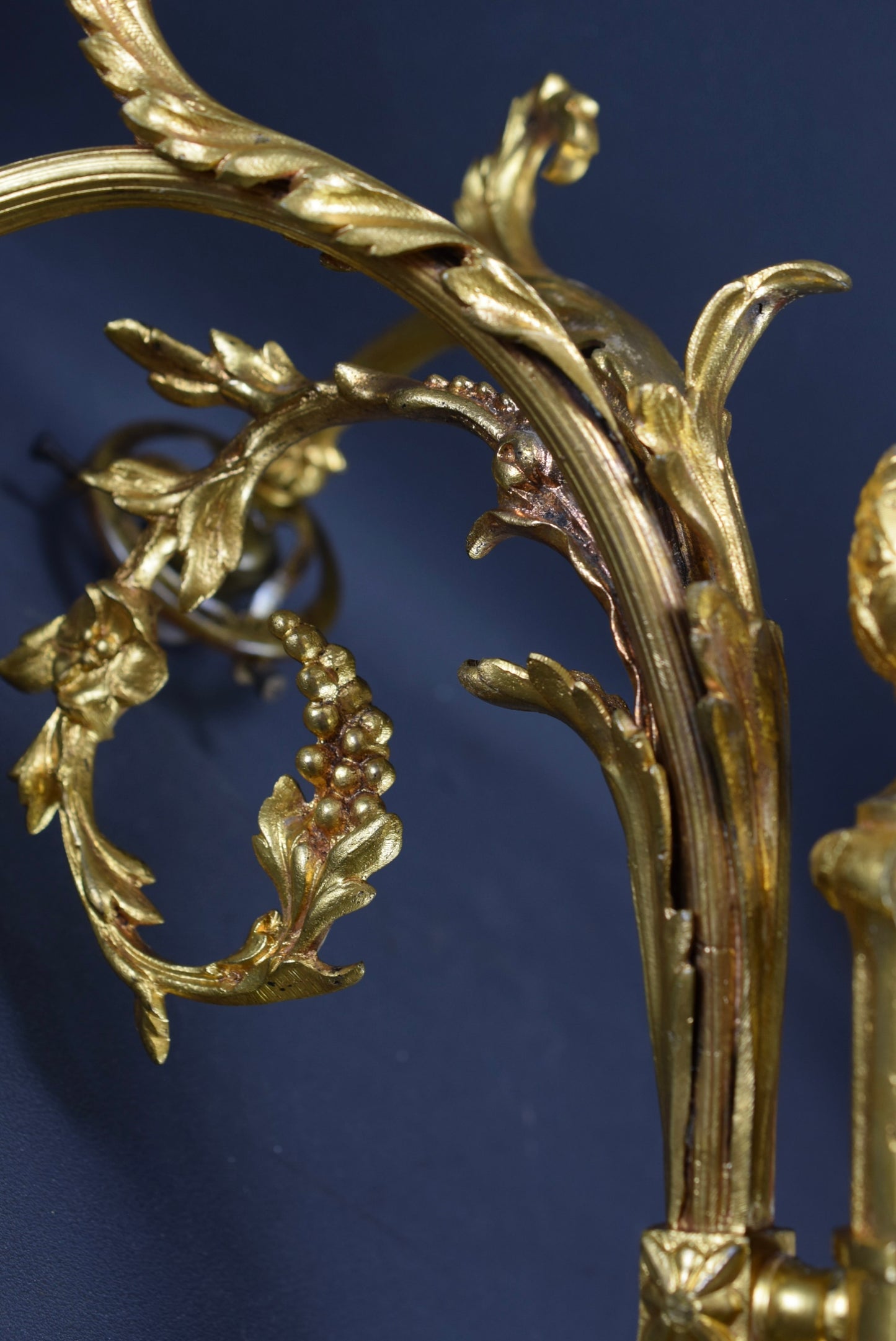 Grande applique murale jumelle en bronze