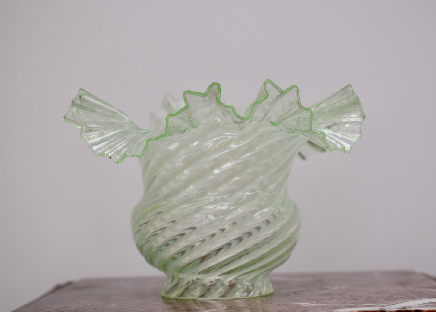 Opalescent Uranium Vaseline Swirl Glass Lamp Shade Kerosene Oil