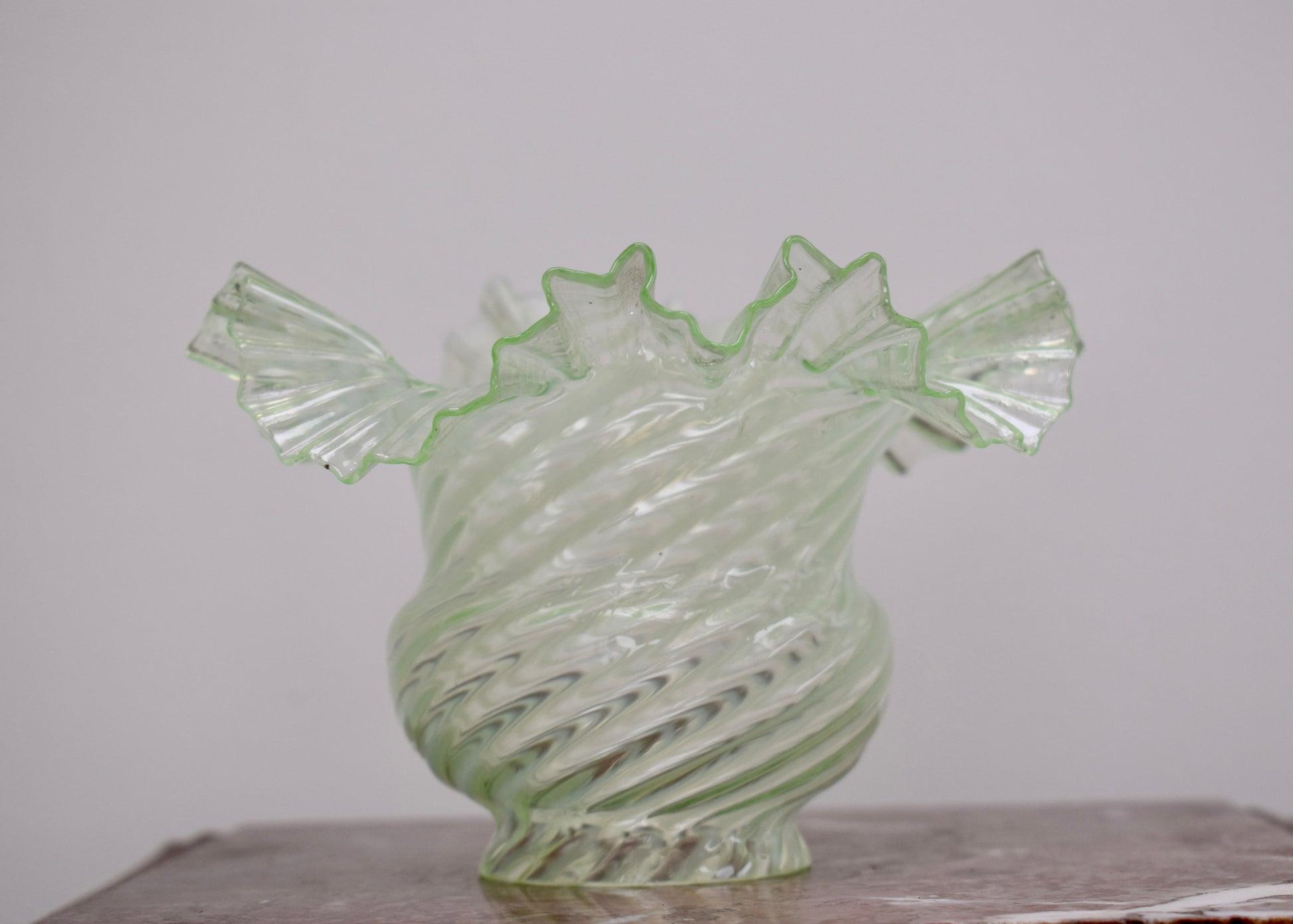 Opalescent Uranium Vaseline Swirl Glass Lamp Shade Kerosene Oil