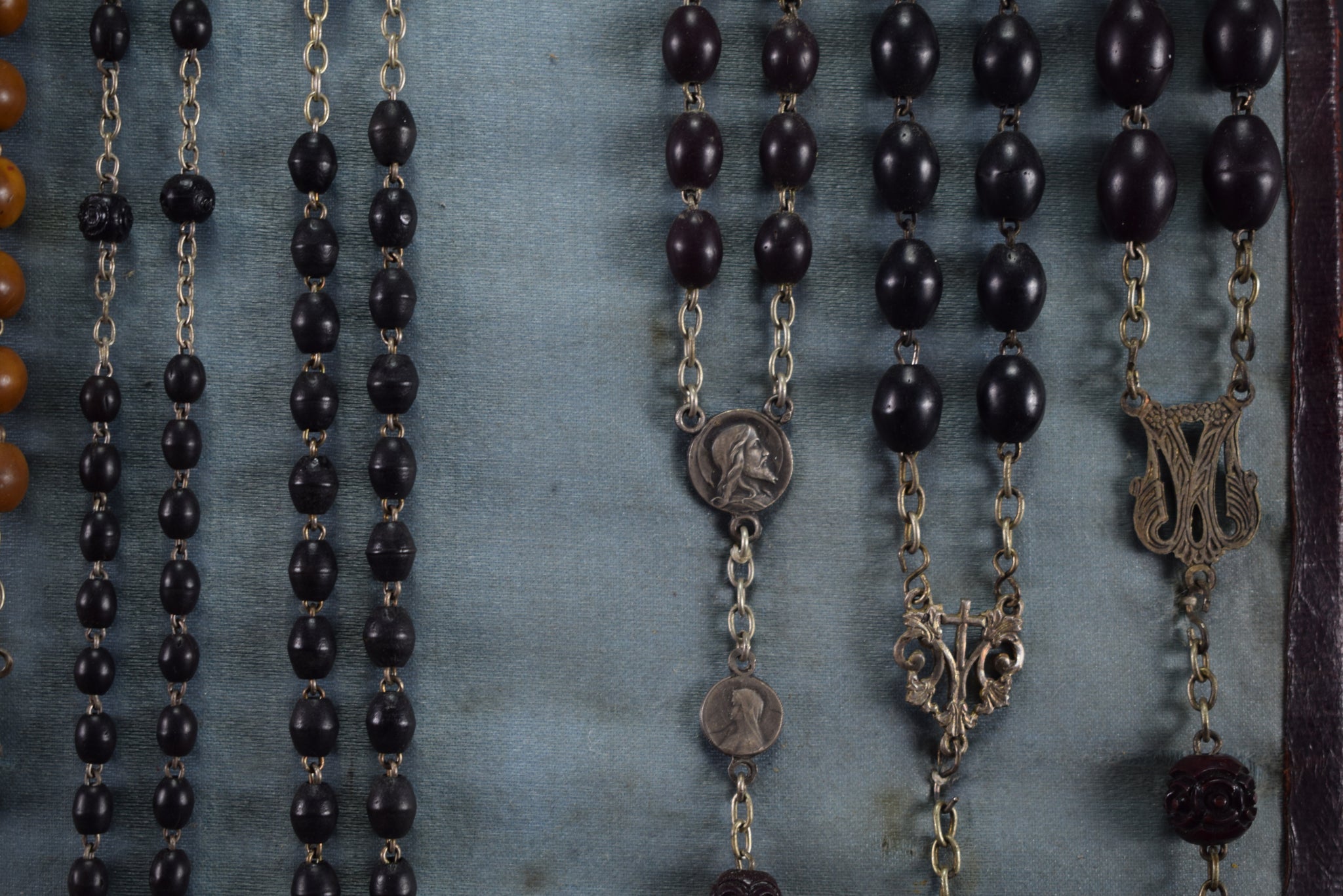 Rosary display in corozo