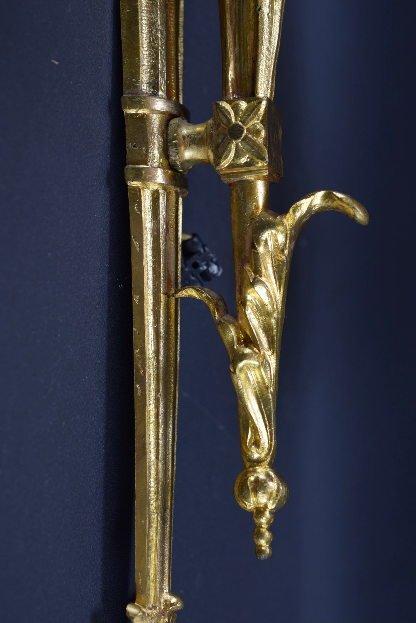 Grande applique murale jumelle en bronze