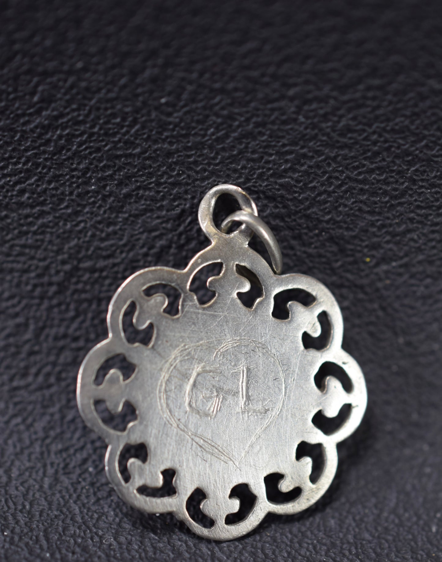 Mary Openwork Medal Lys