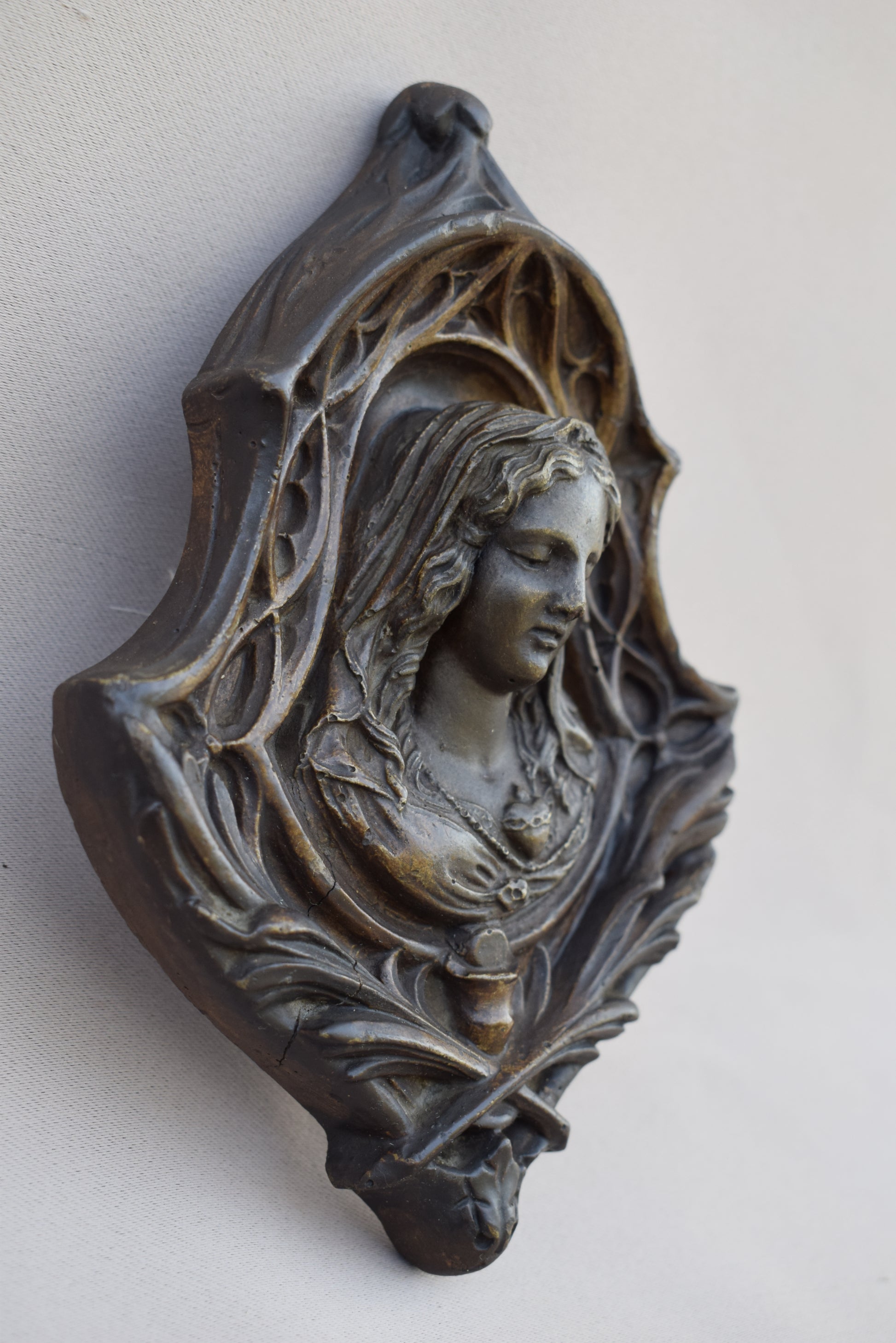 Sacred Heart Medallion - Charmantiques