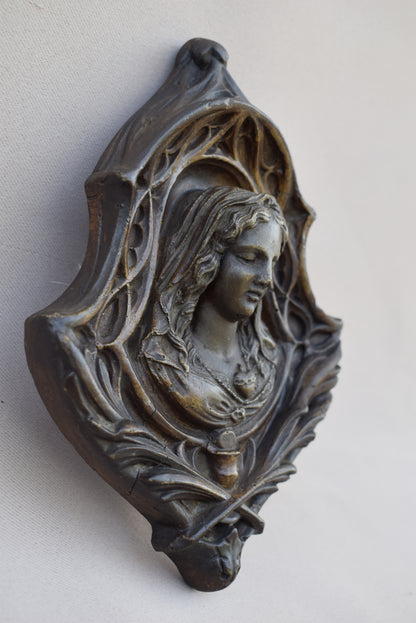 Sacred Heart Medallion - Charmantiques