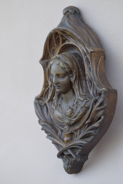 Sacred Heart Medallion - Charmantiques