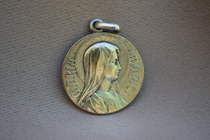 Lourdes Maria Medal - Charmantiques