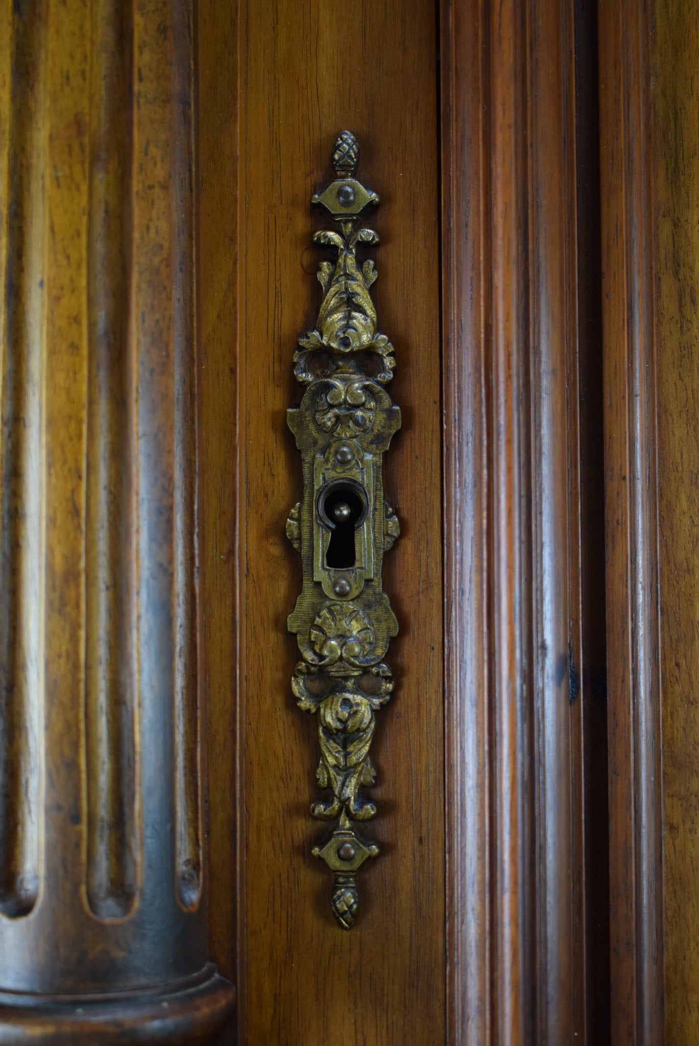 Griffin Door with Column - Charmantiques