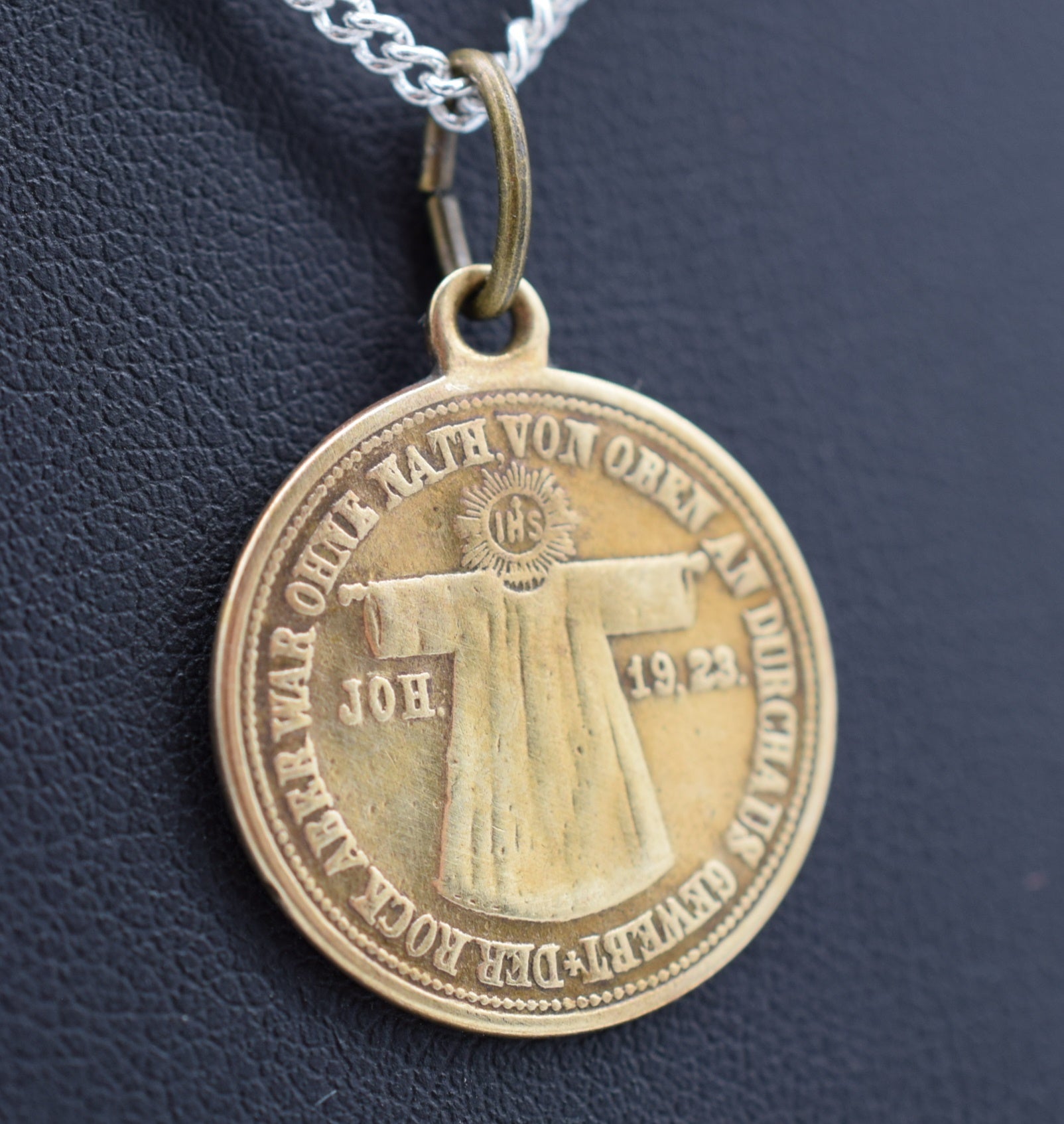 The Seamless robe of Jesus Medal Holy Robe Pendant 