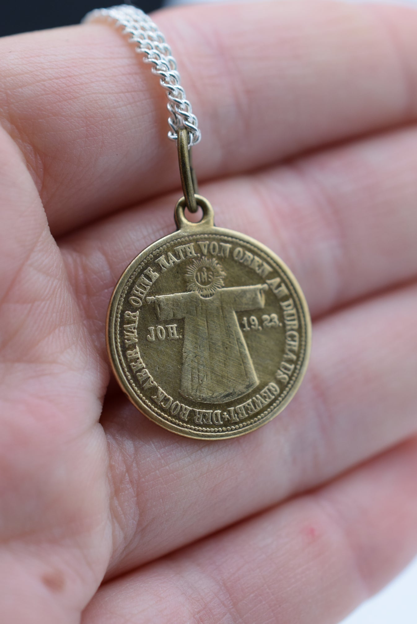 The Seamless robe of Jesus Medal Holy Robe Pendant – Charmantiques