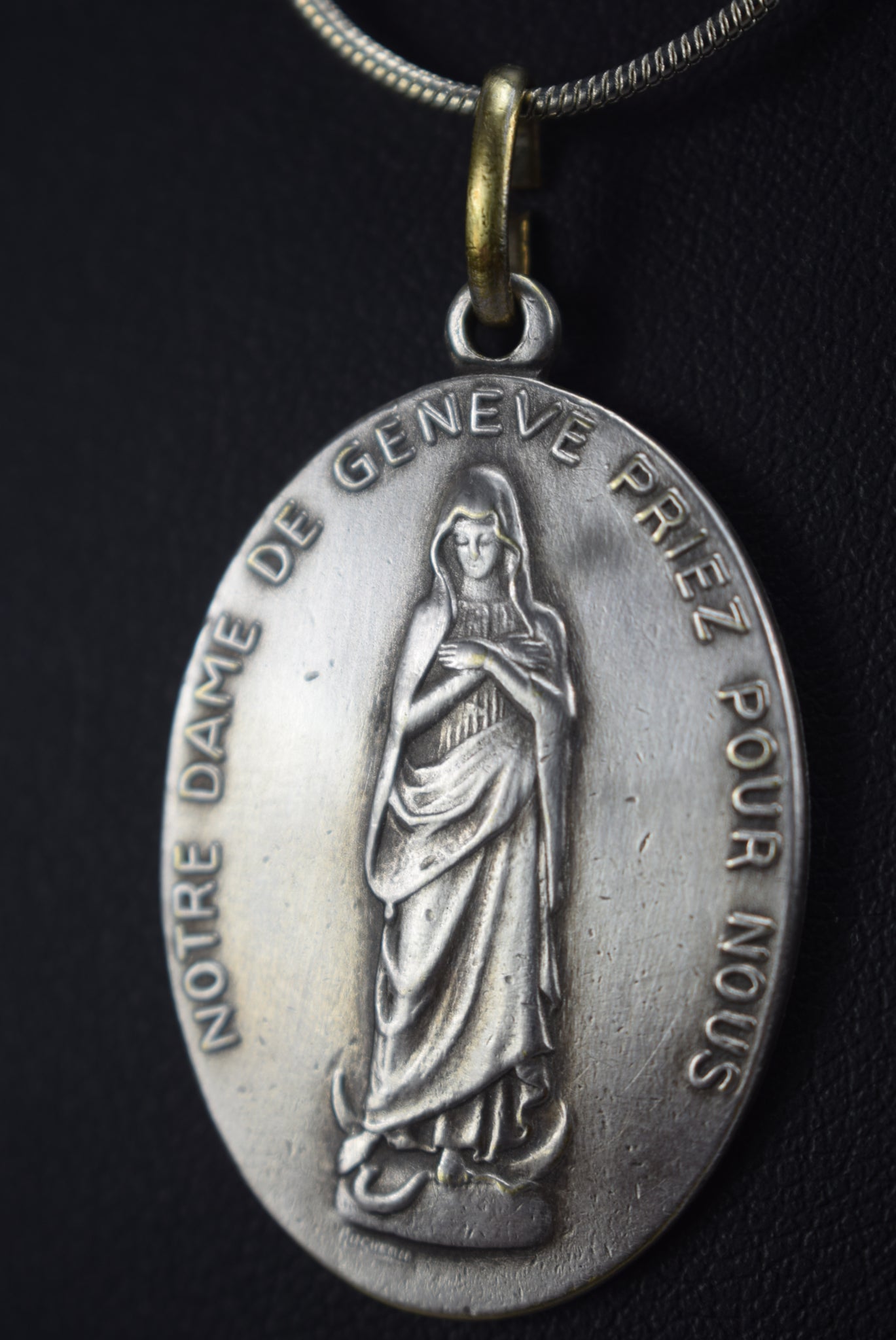 Notre Dame de Geneve Medal - Charmantiques